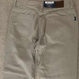 Men’s classic fit Vineyard Vines Khakis